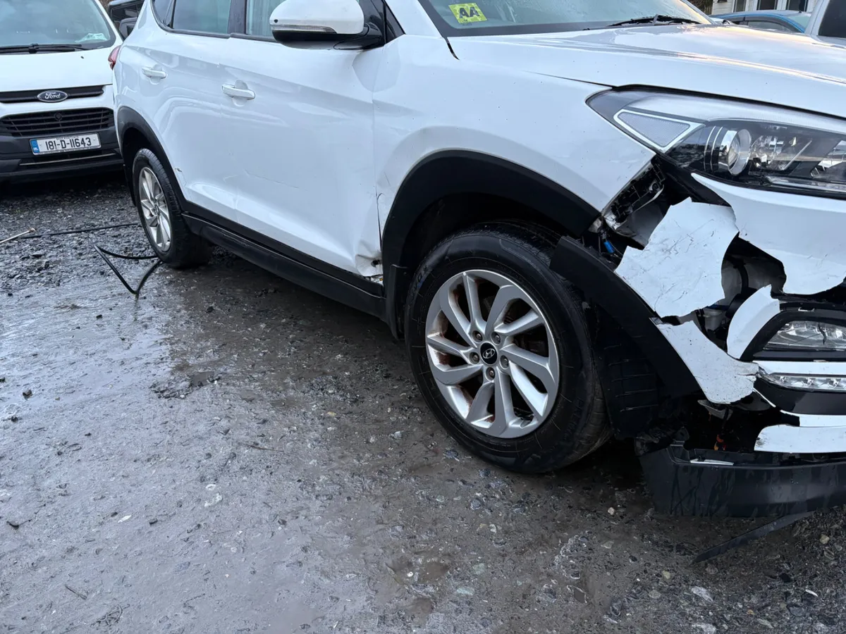 162 Hyundai Tucson 1.7 Diesel high spec low kms - Image 3