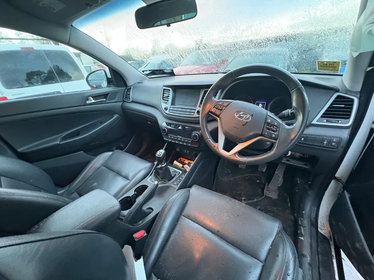 162 Hyundai Tucson 1.7 Diesel high spec low kms - Image 4
