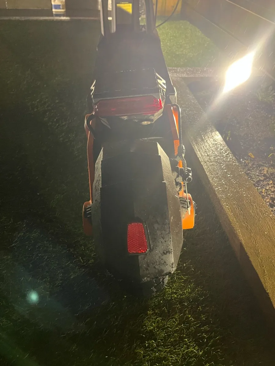 Kukrin kugoo g3 e scooter - Image 4