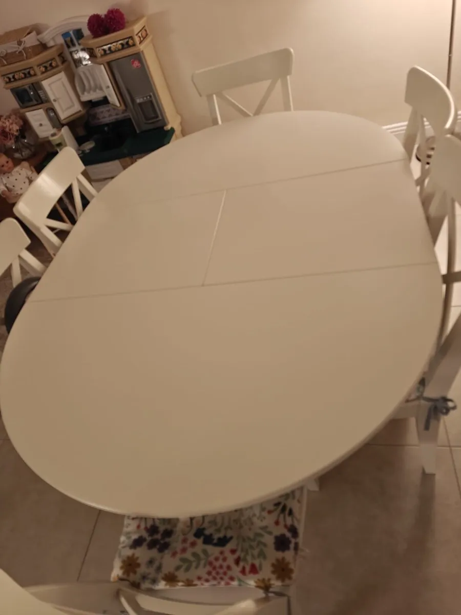 Kitchen table and 6 chairs - Image 2