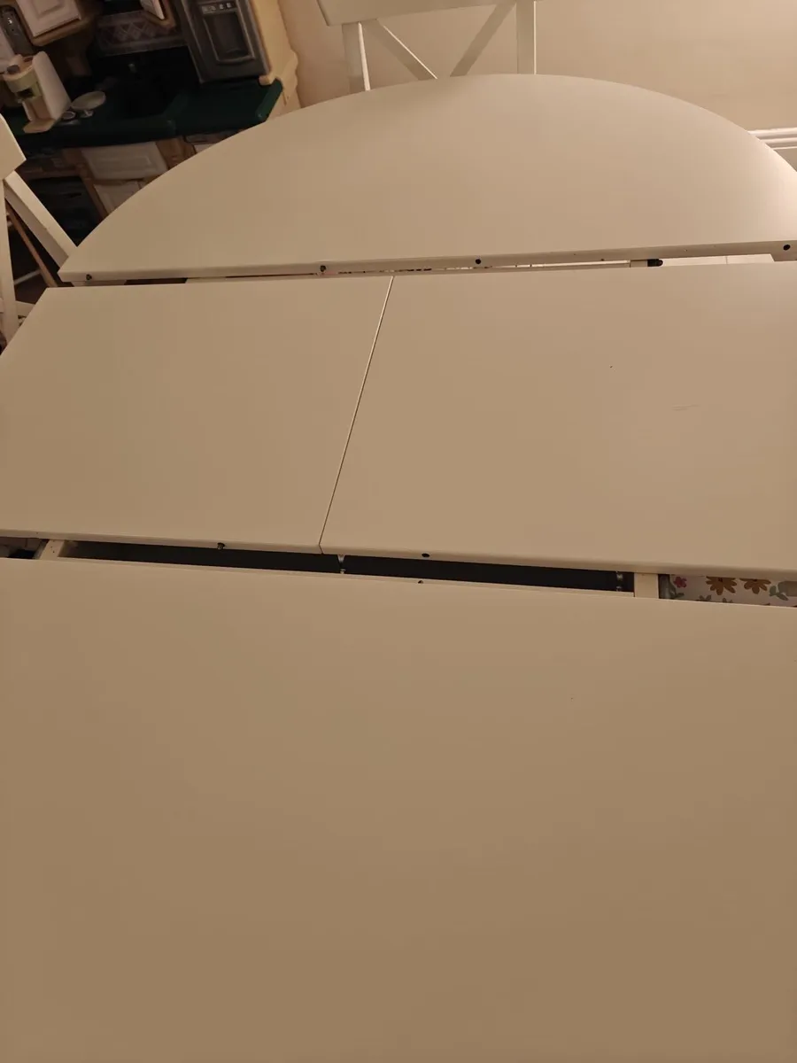 Kitchen table and 6 chairs - Image 4