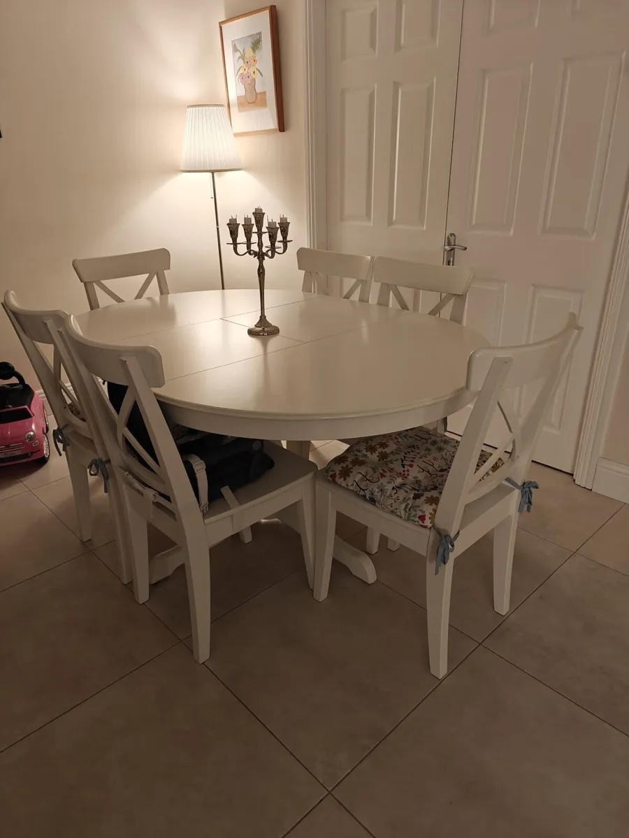 Kitchen table and 6 chairs - Image 1