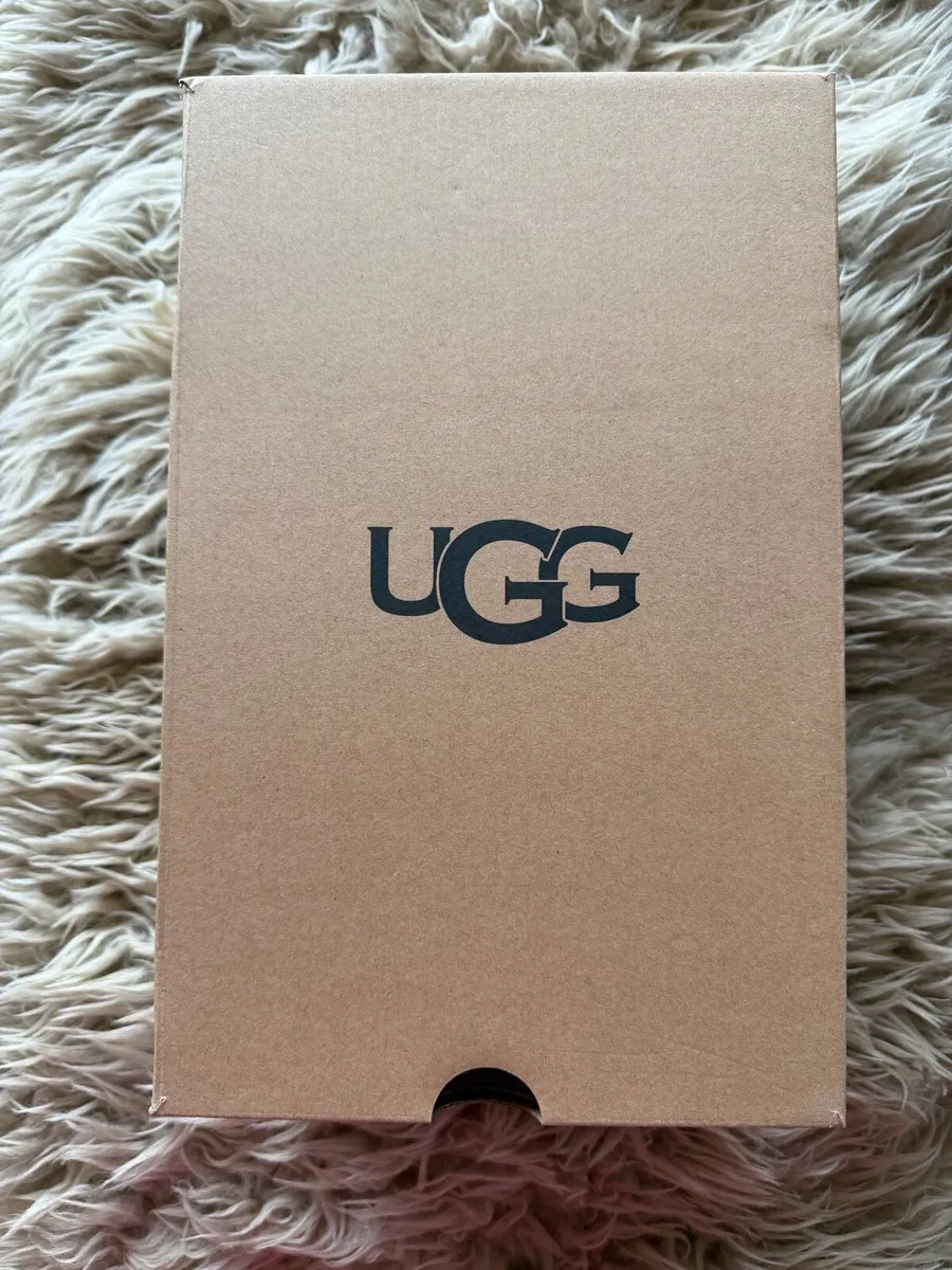 Ugg box - Image 1