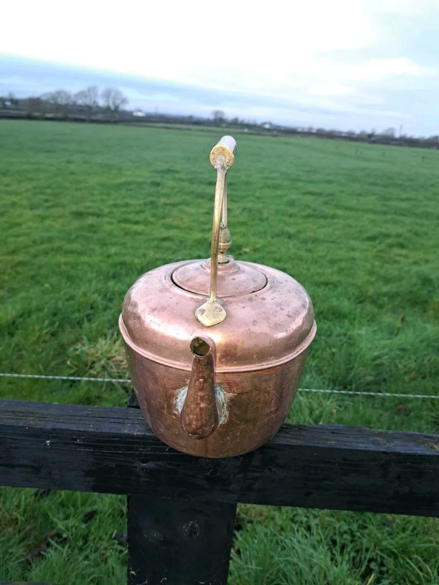 Old copper kettle - Image 3