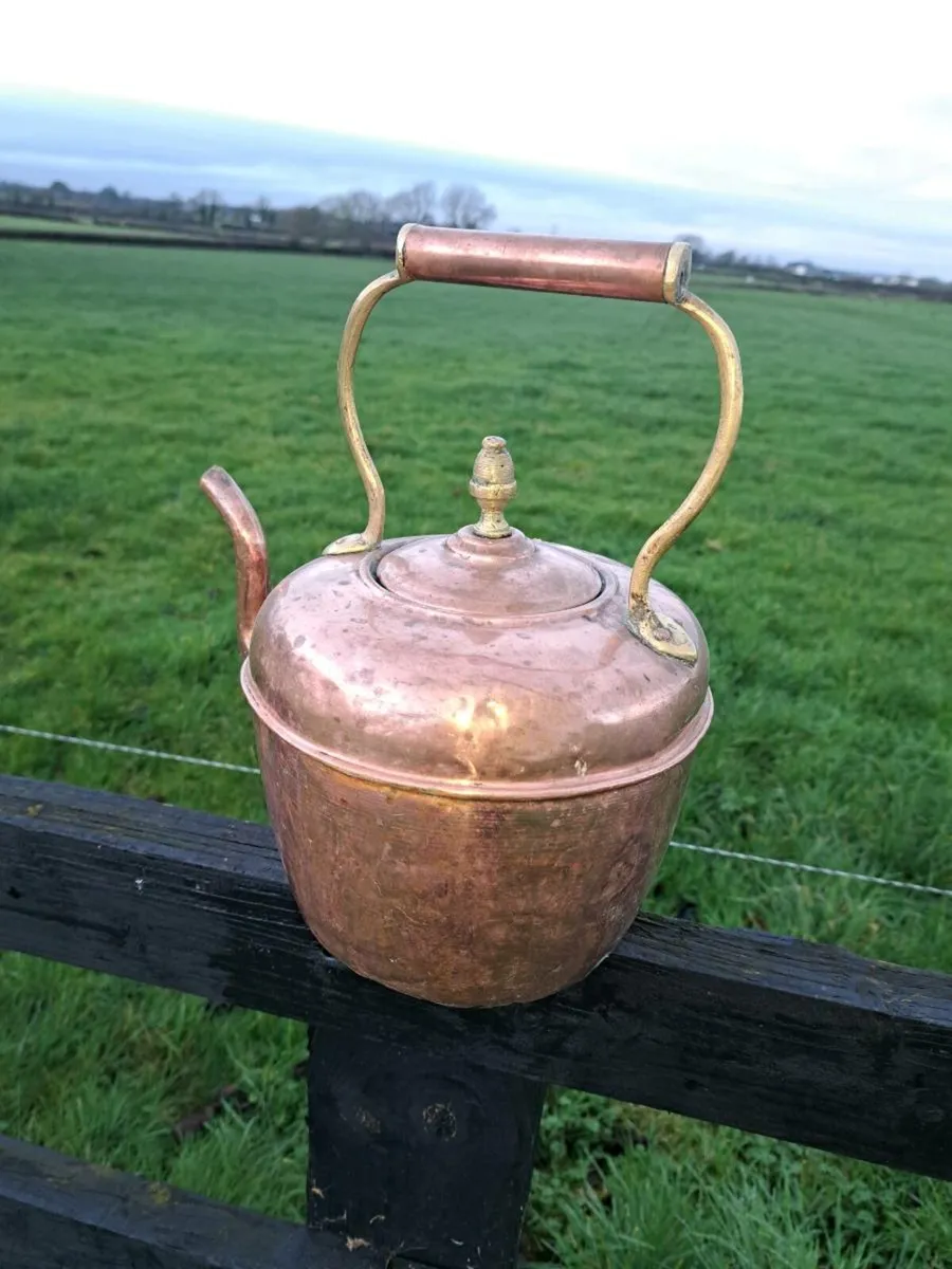 Old copper kettle - Image 1