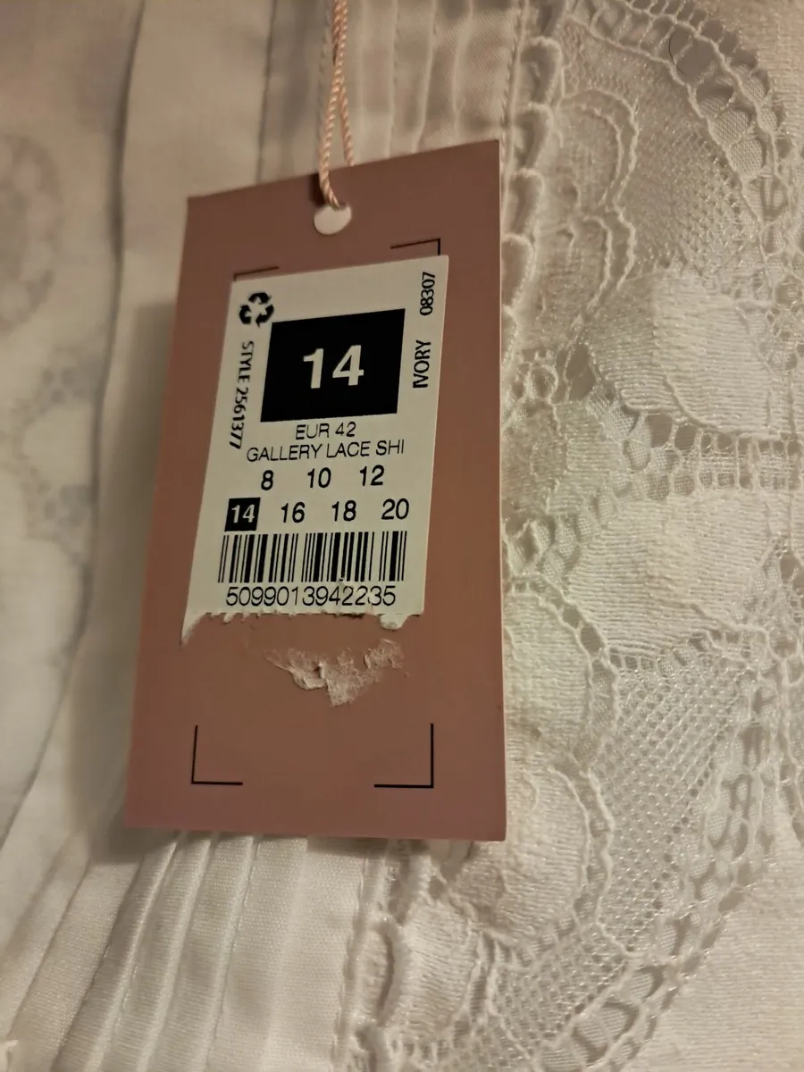 Beautiful quality lace blouse BNWT - Image 2