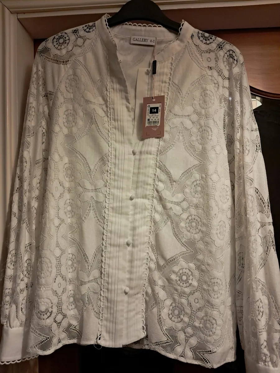Beautiful quality lace blouse BNWT - Image 3
