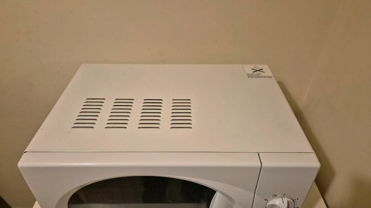 Microwave Oven – 1150W - Image 3