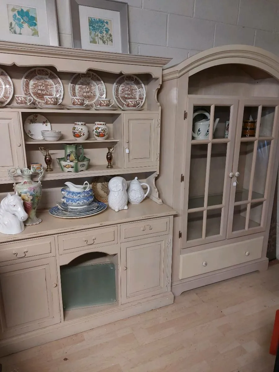 Side presses display - Image 1