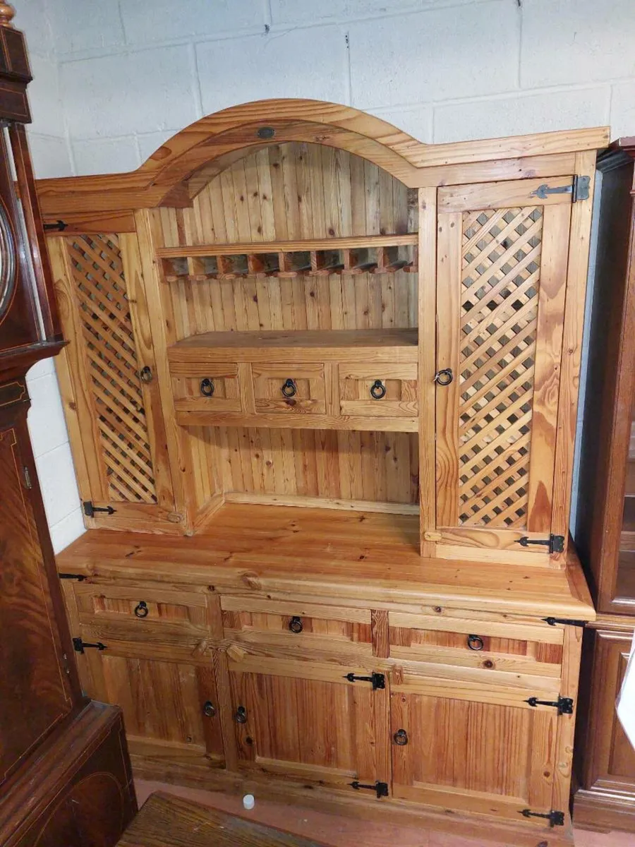 Side presses display - Image 2