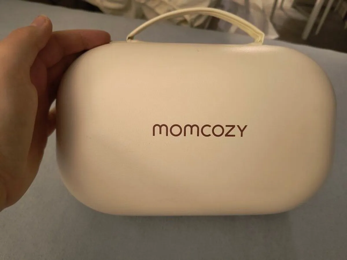 Momcozy M9 and extras - Image 2