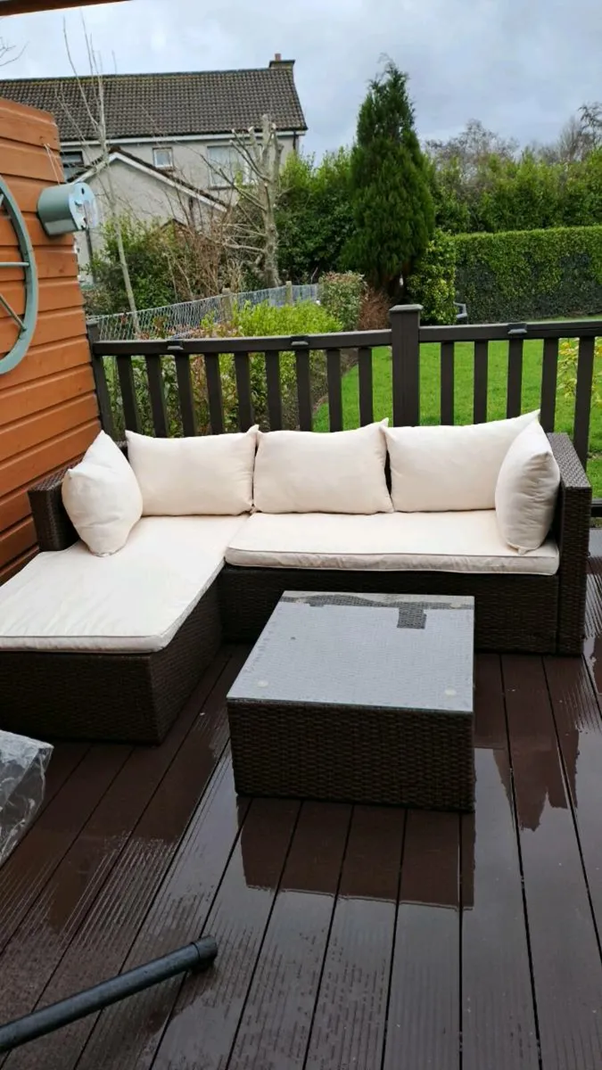 Garden corner seat - Image 1