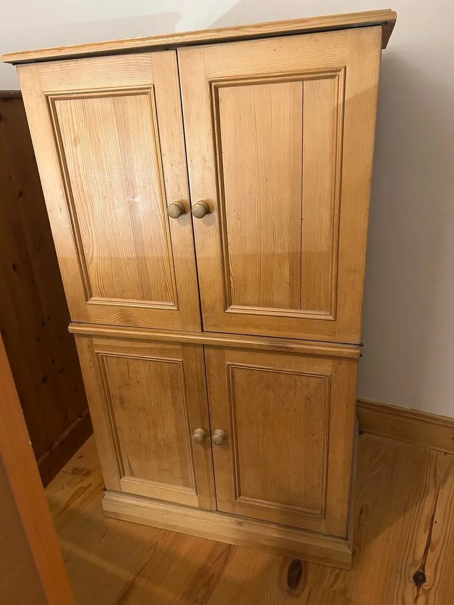 Computer cabinet desk - Image 1