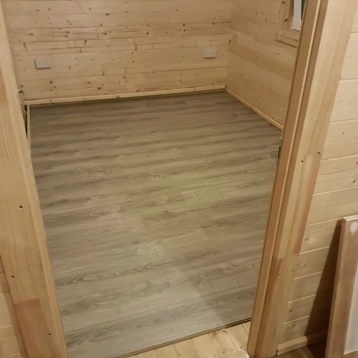 2 bed log cabin - Image 3