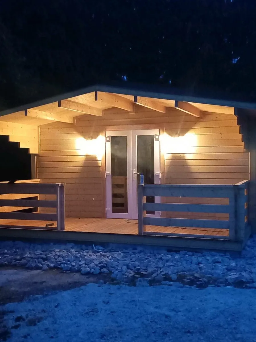 2 bed log cabin - Image 1