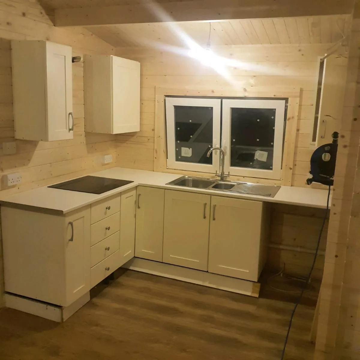 2 bed log cabin - Image 4