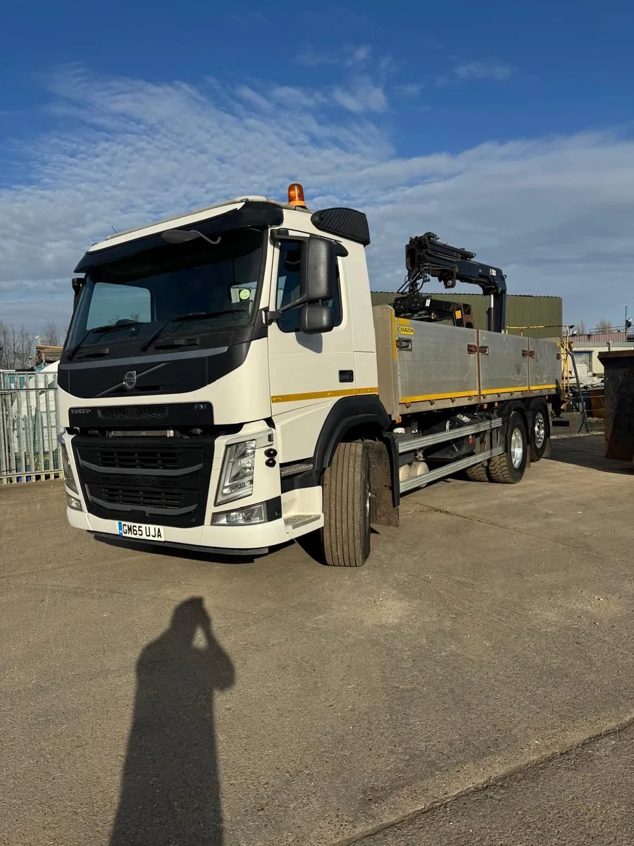 Hiab 122 crane and aluminium lorry body - Image 2