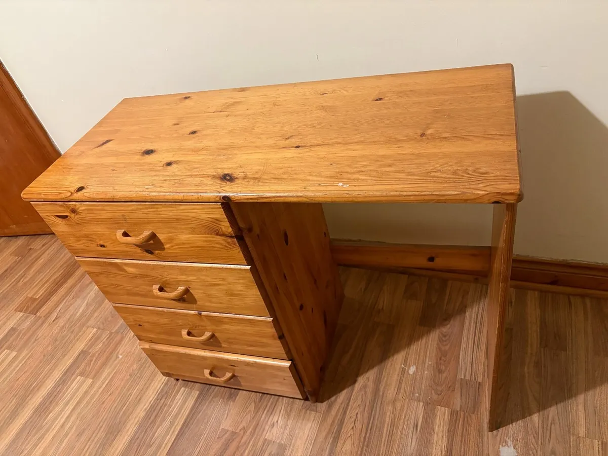 study table - Image 3