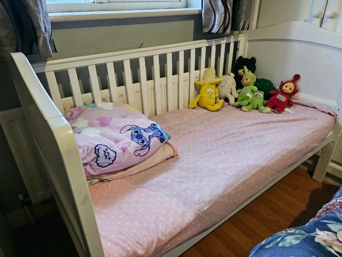 Baby nested Sorrento cot - Image 1