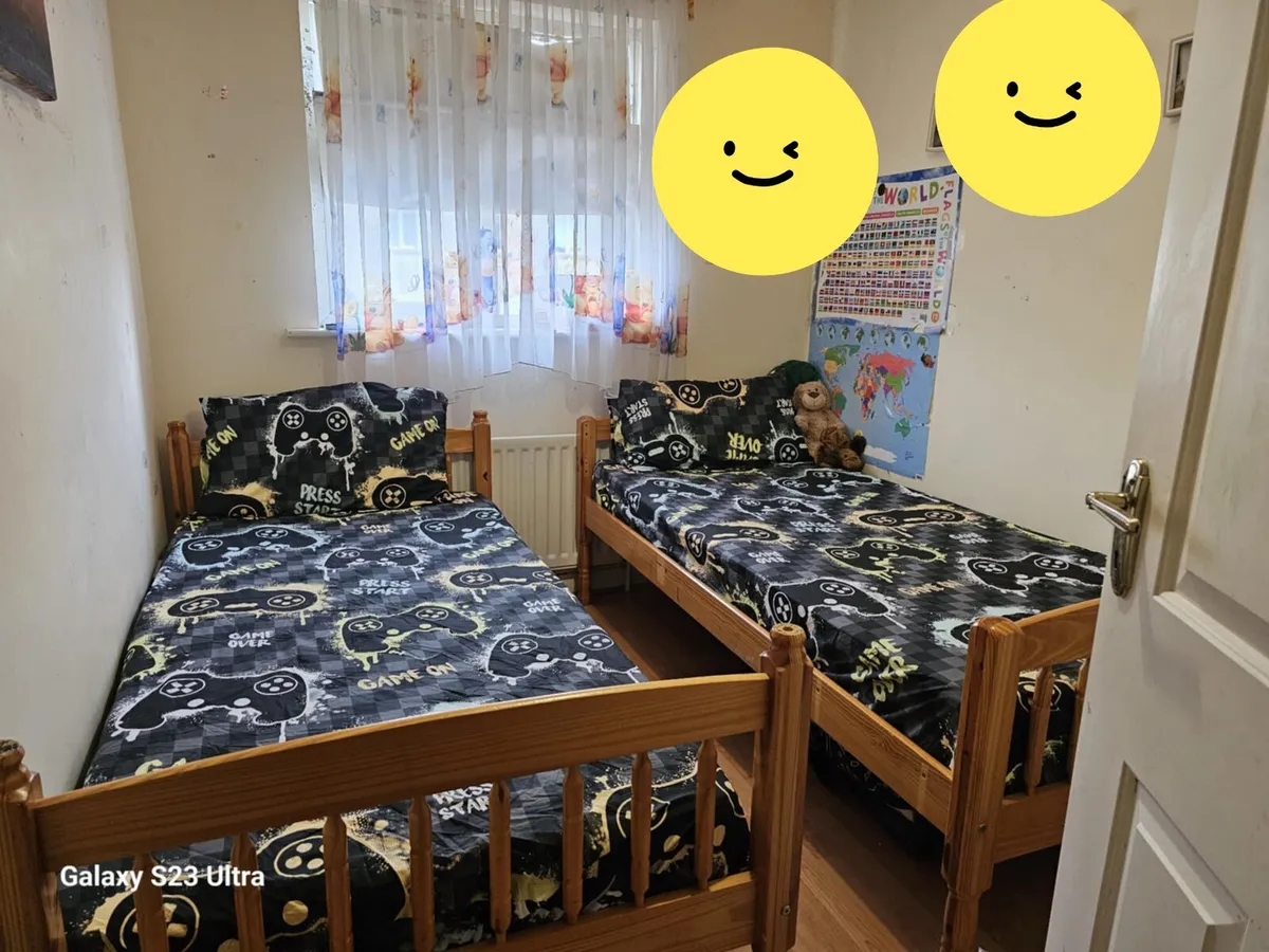 Bunk bed with mattresses - Image 1