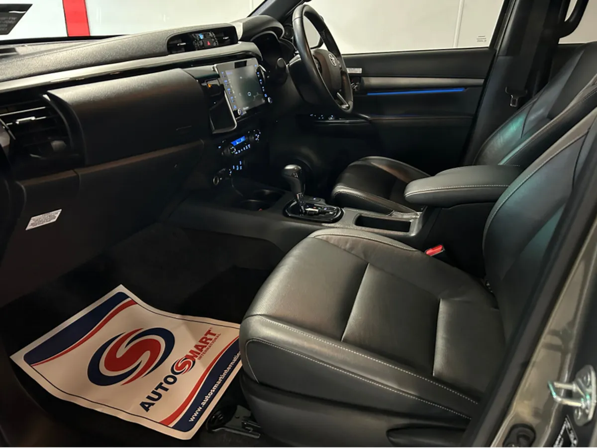 Toyota Hilux INVINCIBLE X D-4D 4WD INVINCIBLE DCB - Image 4