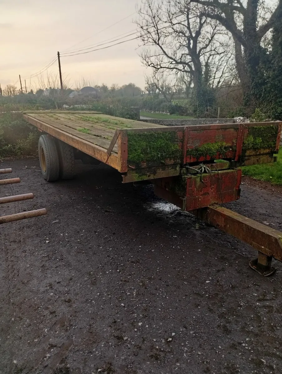 Bale trailer - Image 1