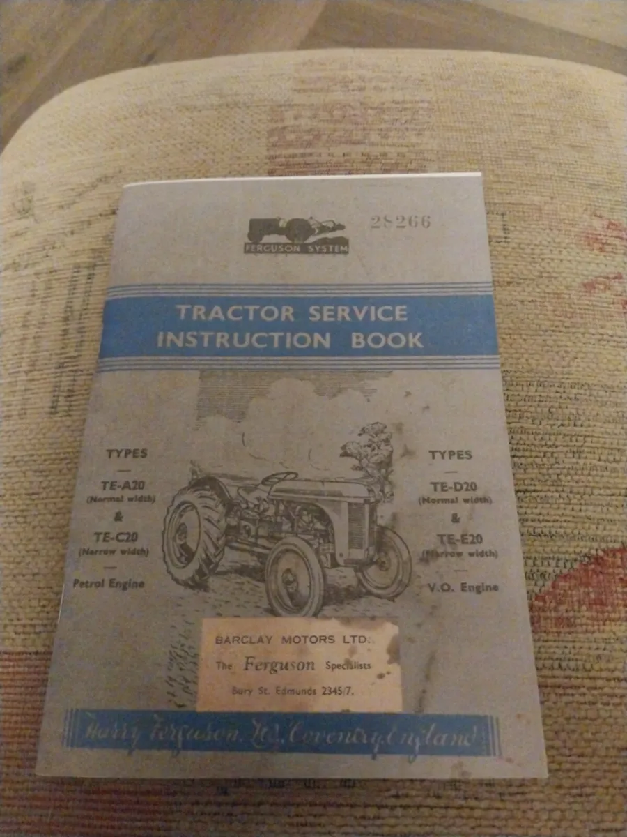 Tractor books - Image 1