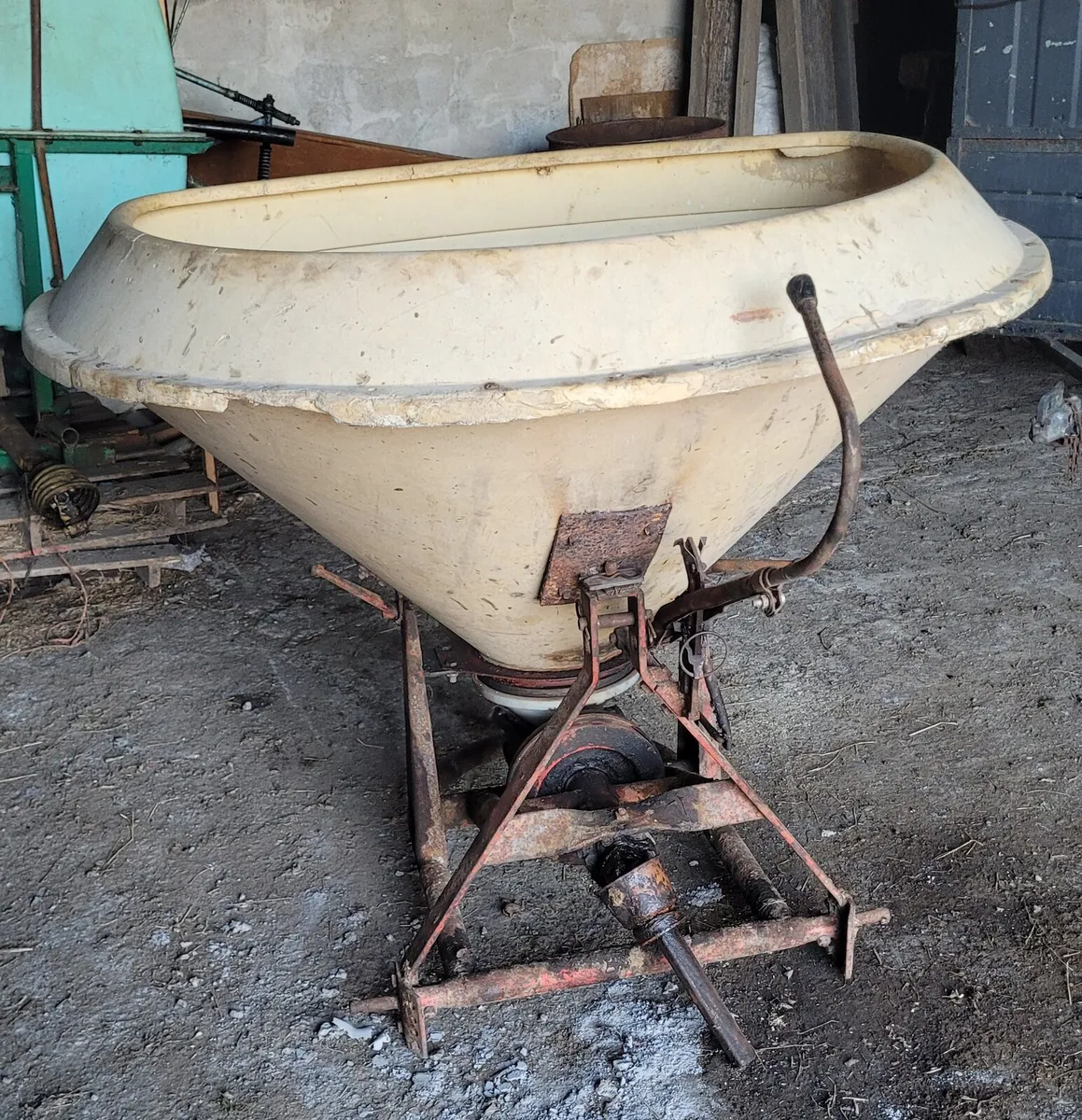 Vicon fertiliser/ seed spreader - Image 1