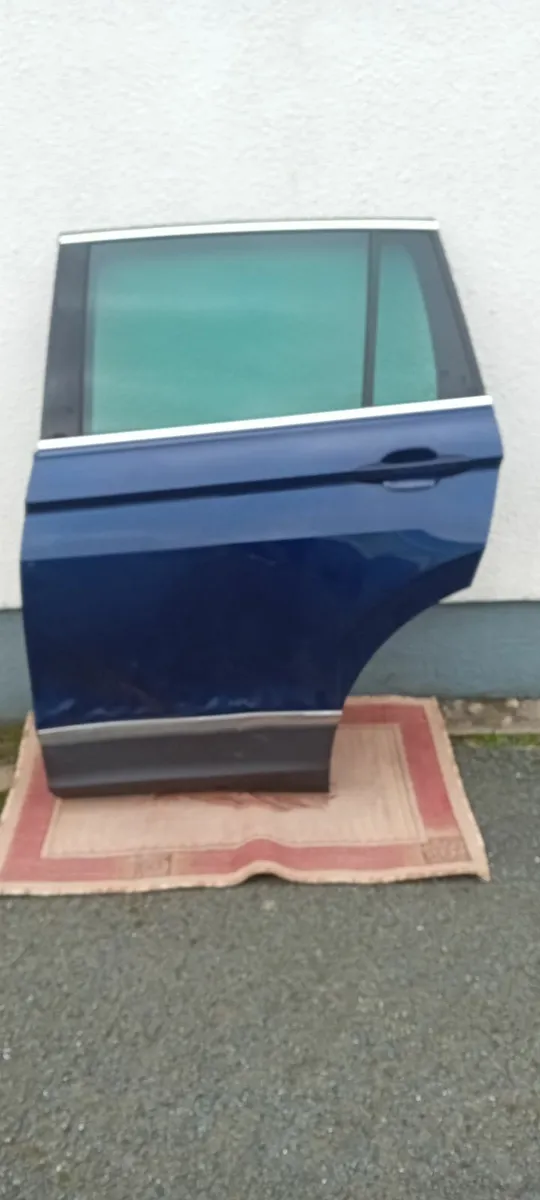 L/H REAR  DAMAGED DOOR FROM 2019 VW TIGUAN - Image 1