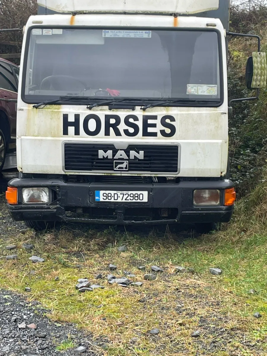 Horse truck - Image 1