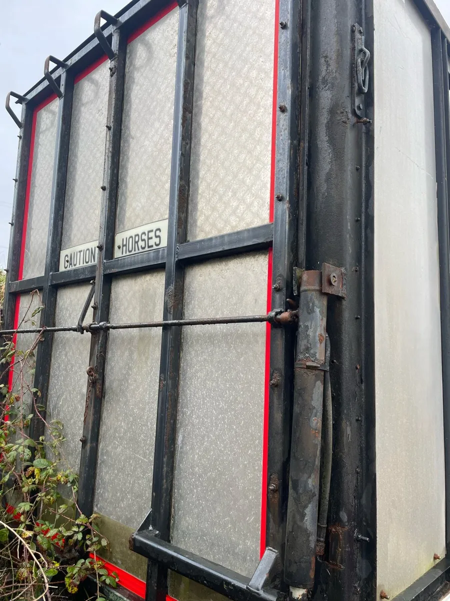 Horse truck - Image 2