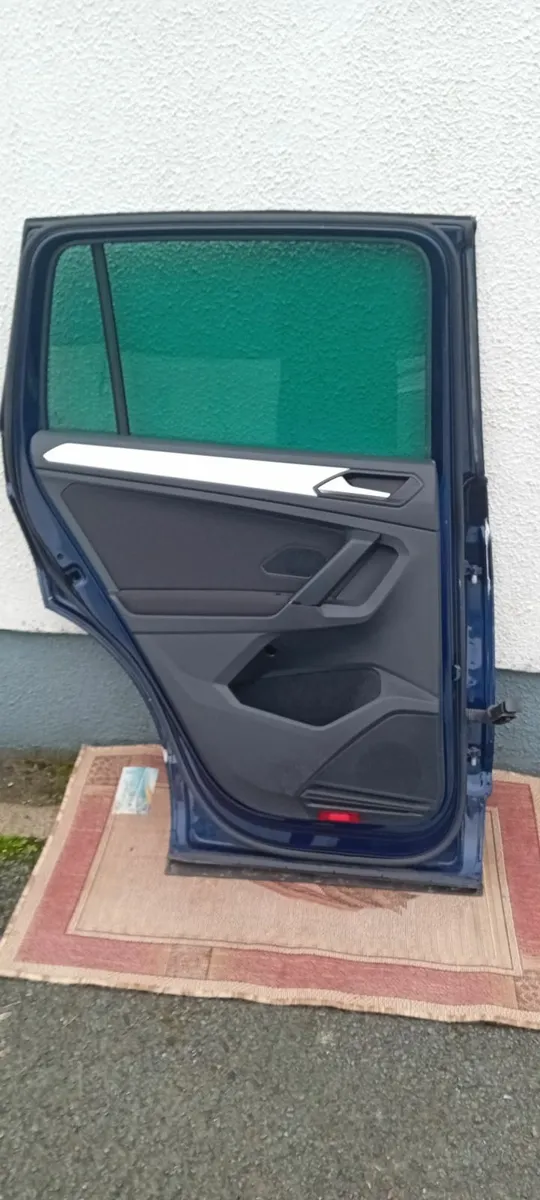 L/H REAR  DAMAGED DOOR FROM 2019 VW TIGUAN - Image 2