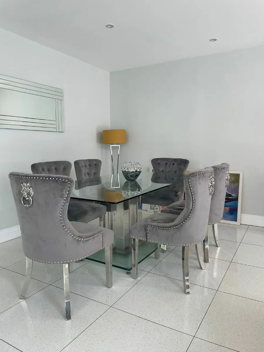 DINING TABLE CHAIRS AND MATCHING CONSOLE TABLE - Image 4