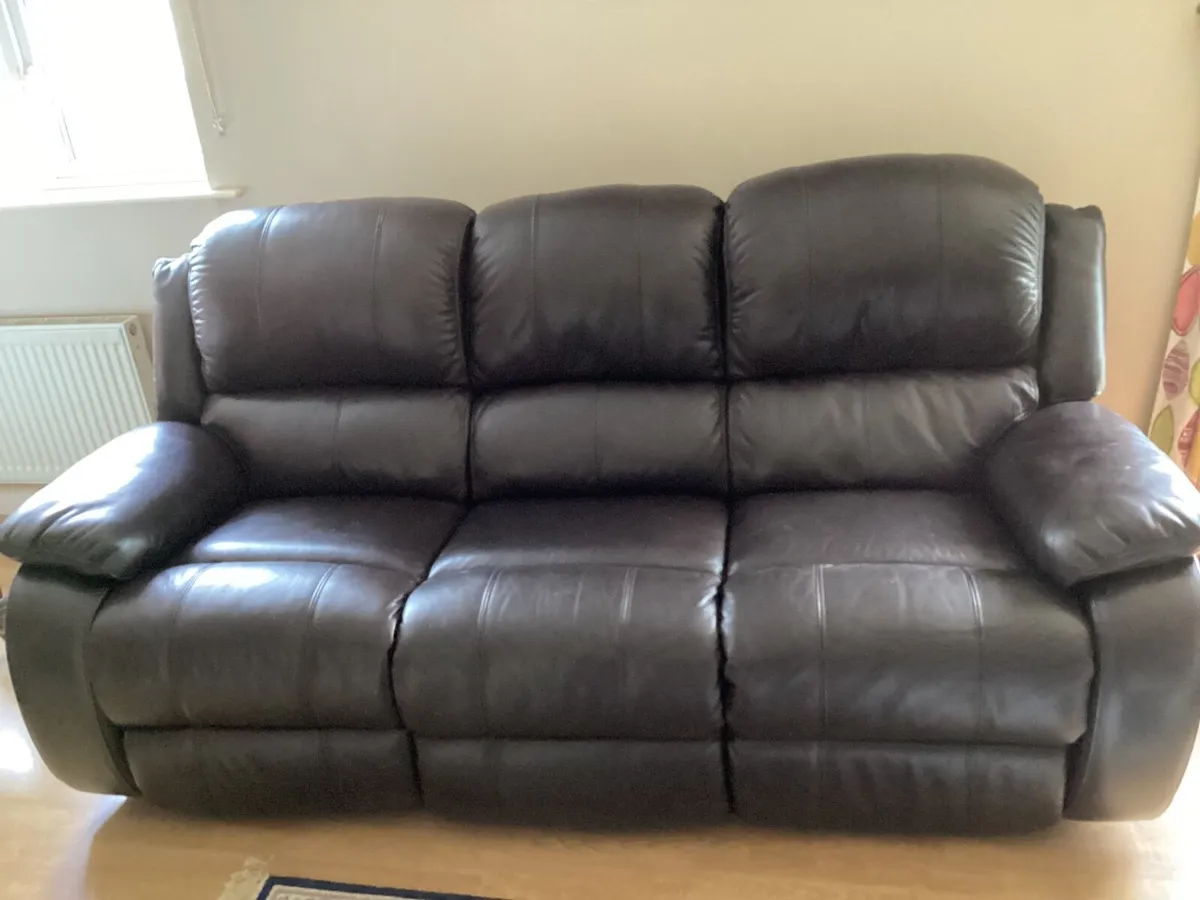 3 seater rich brown leather recliner - Image 1