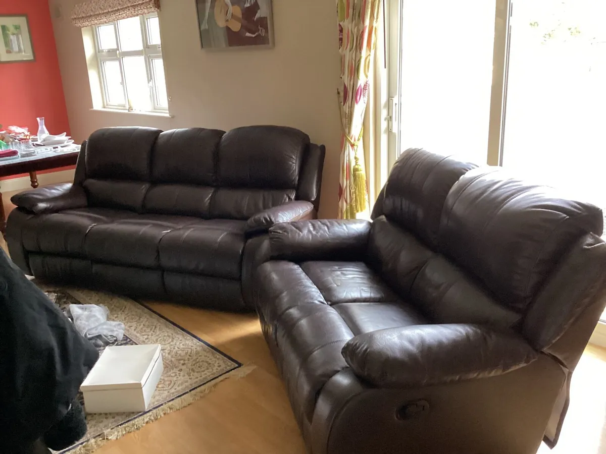 3 seater rich brown leather recliner - Image 2