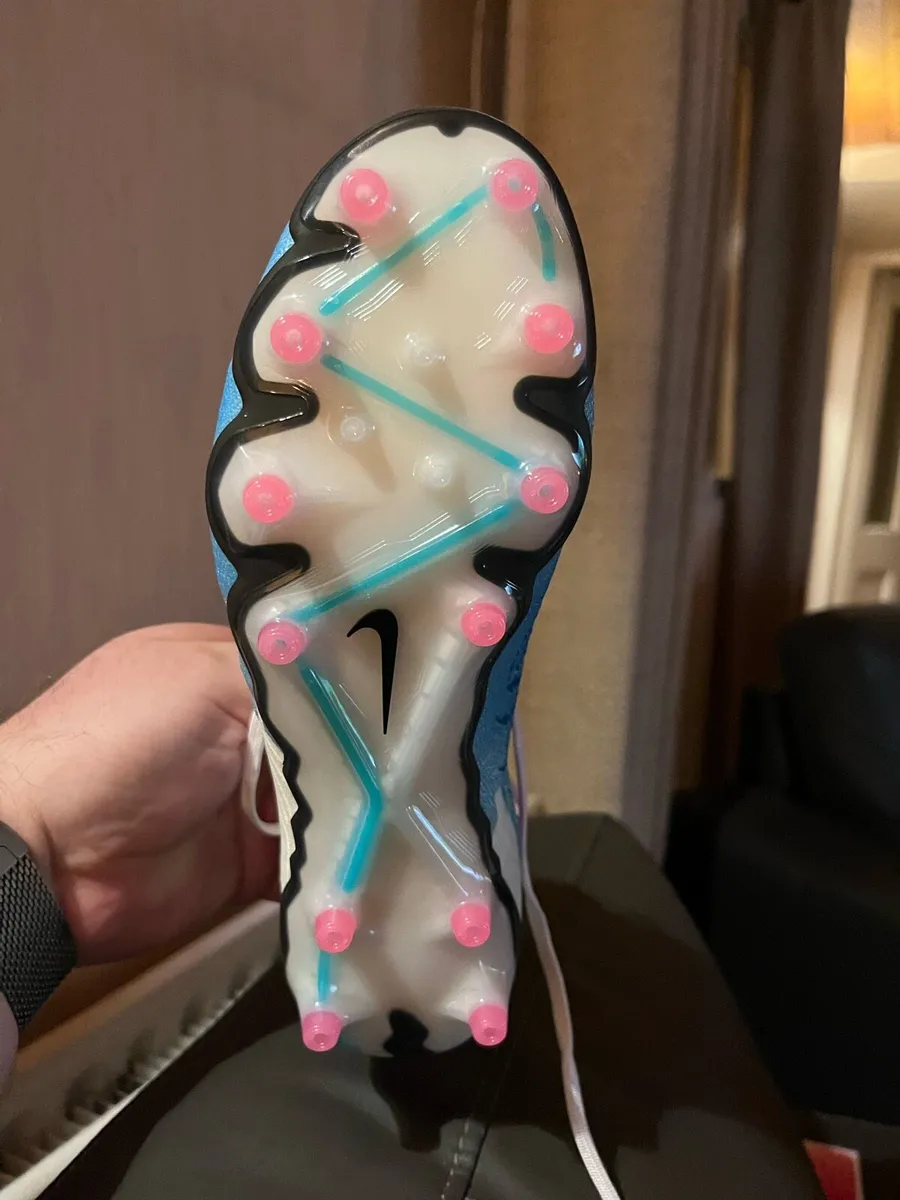 Phantom GX Elite Astro turf football boots - Image 4