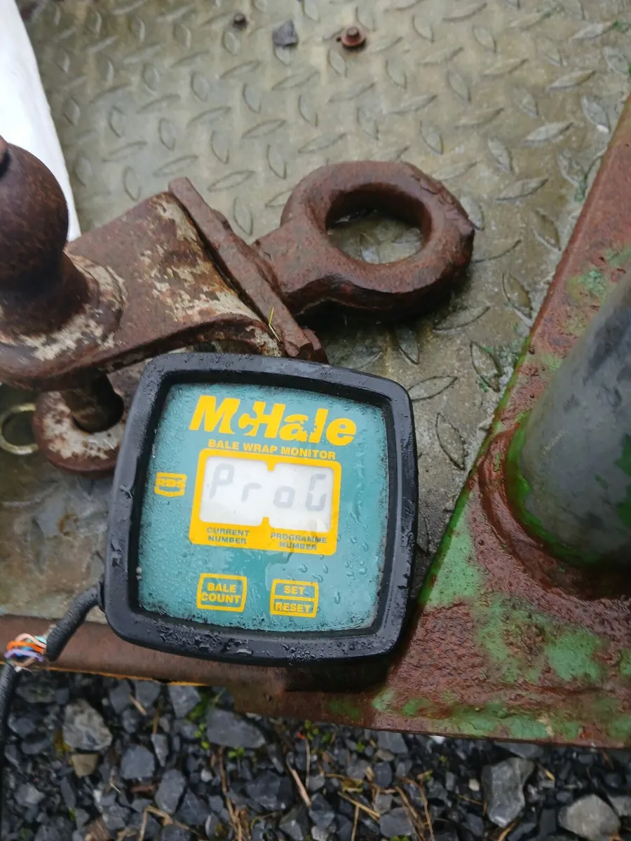 Bale wrapper. - Image 1