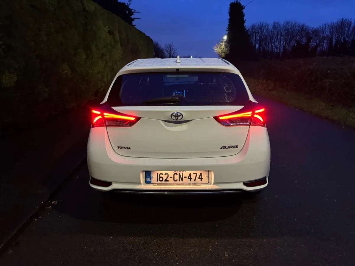 Toyota Auris Carvan low mileage - Image 4