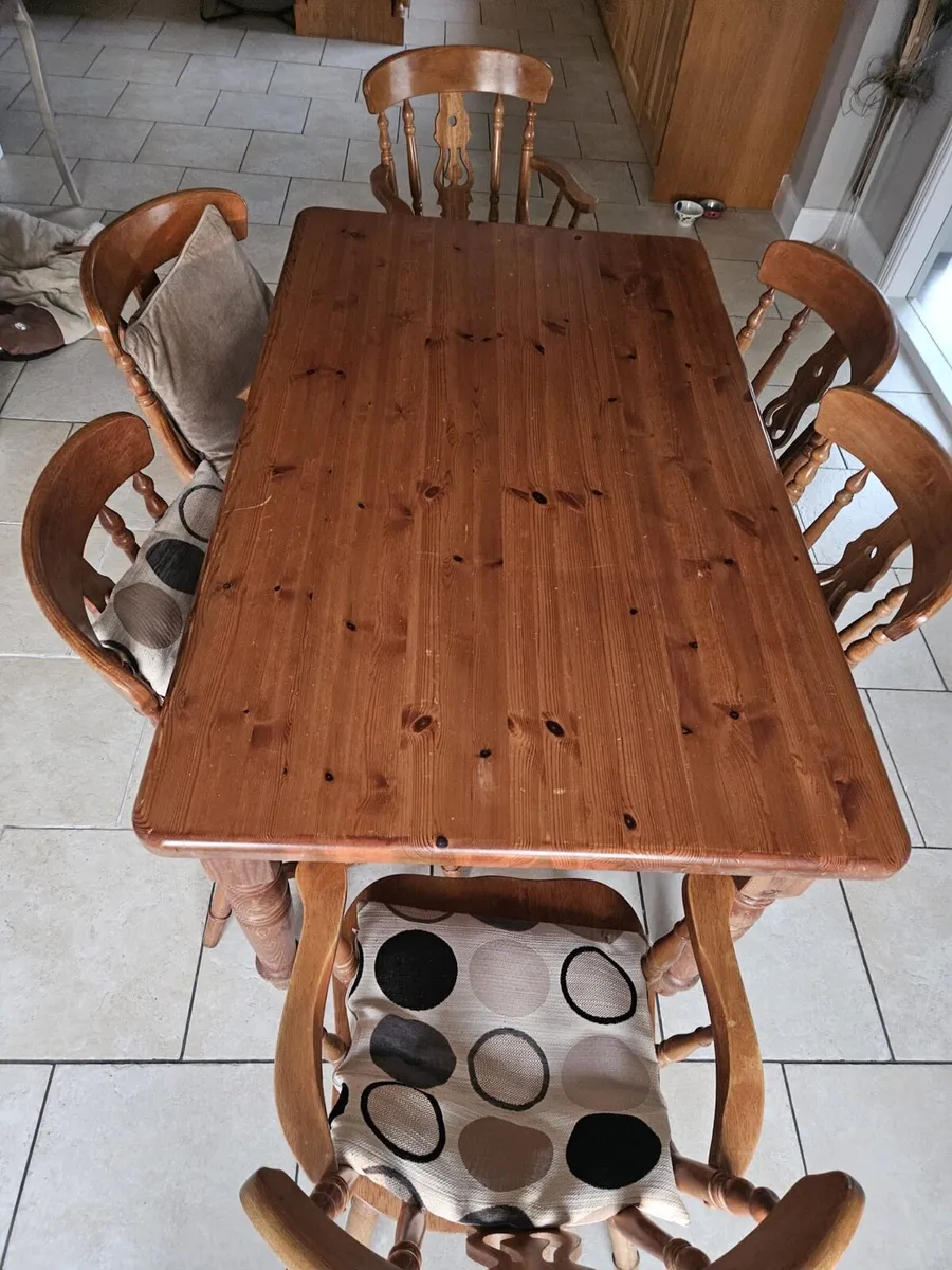 Kitchen table and chairs - Image 1