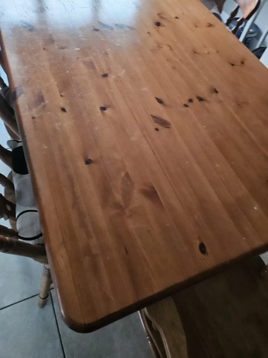 Kitchen table and chairs - Image 2