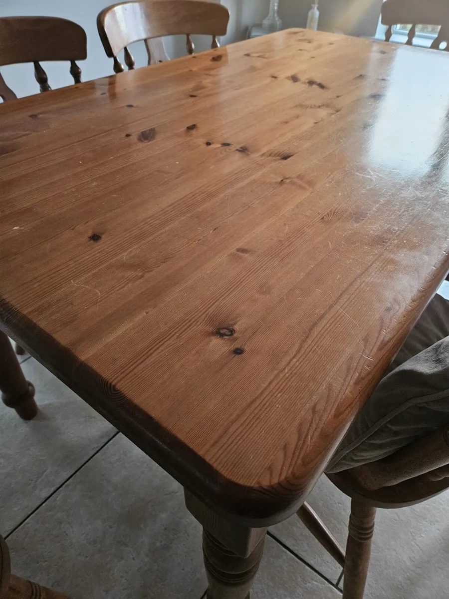 Kitchen table and chairs - Image 3