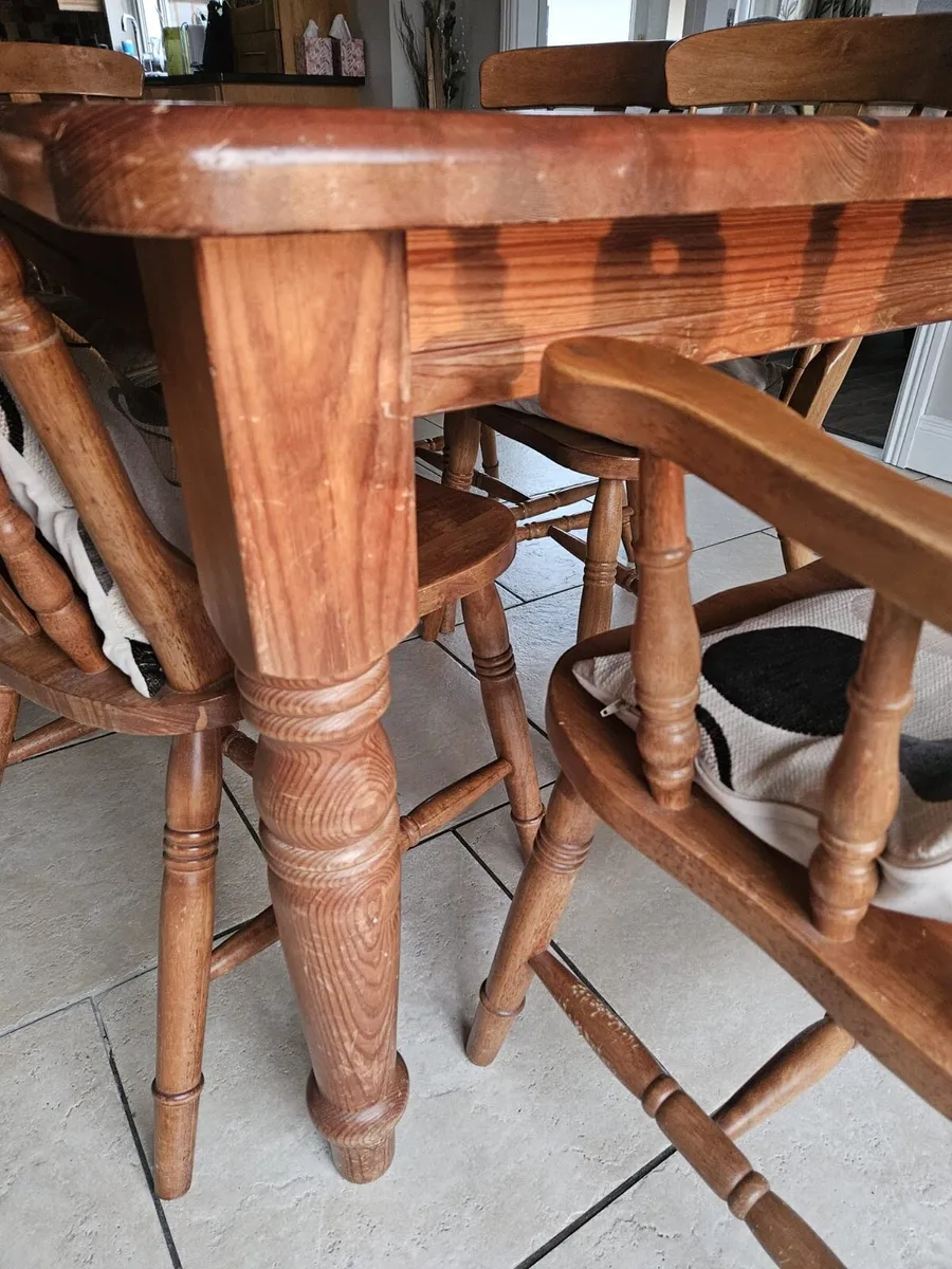 Kitchen table and chairs - Image 4