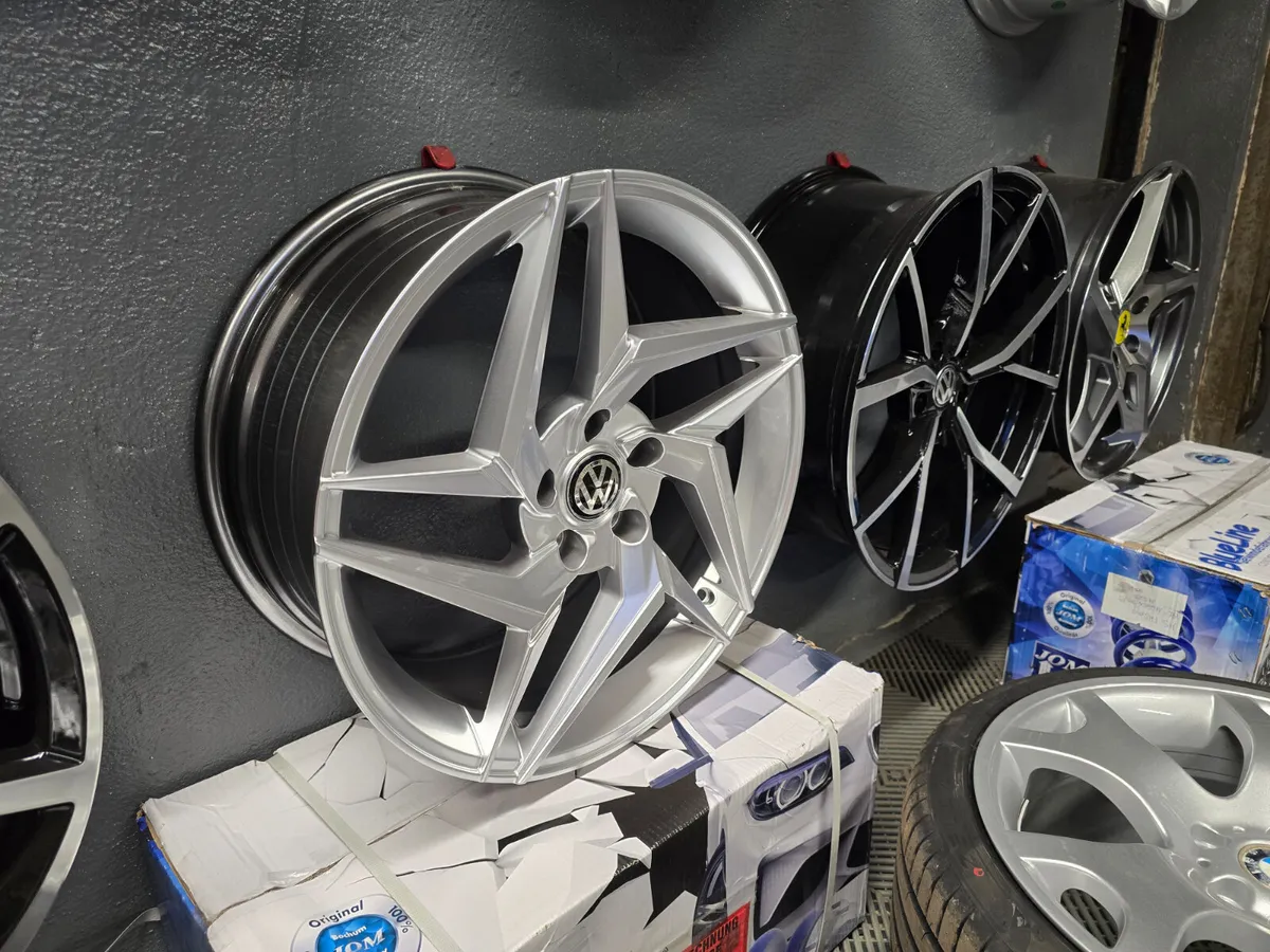 **Special** 18" Ferrari 488 Style