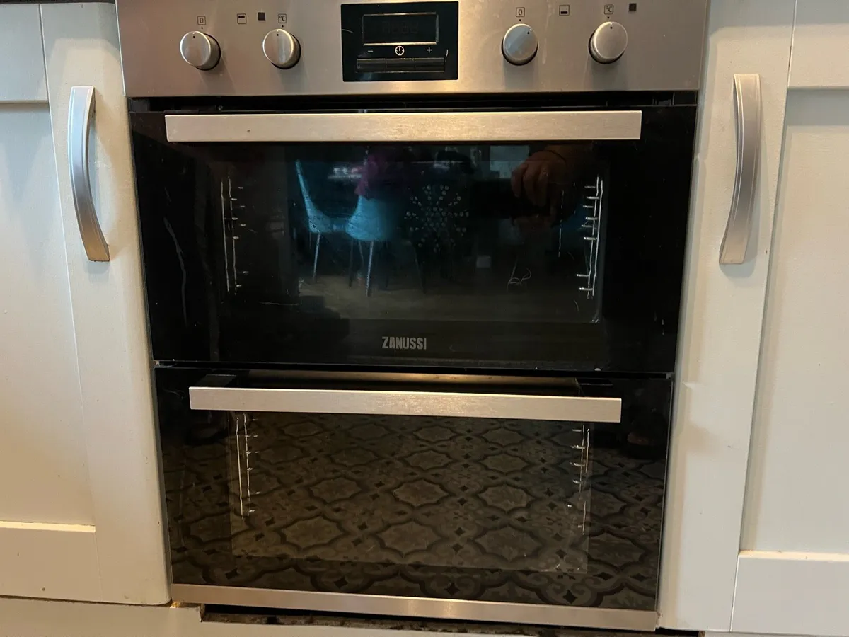 ZANUSSI DOUBLE OVEN - Image 1