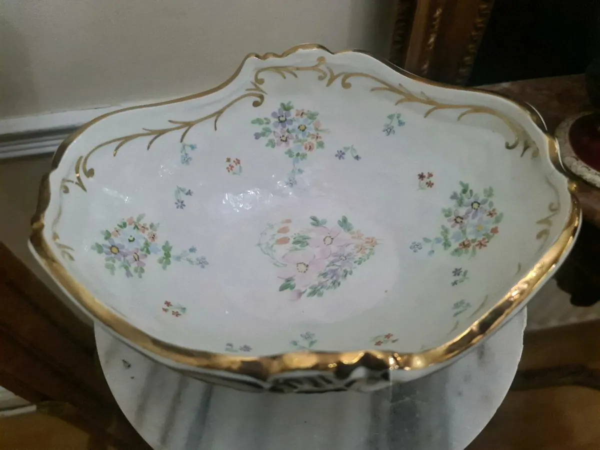 Vintage Irish dresden Centre piece - Image 1