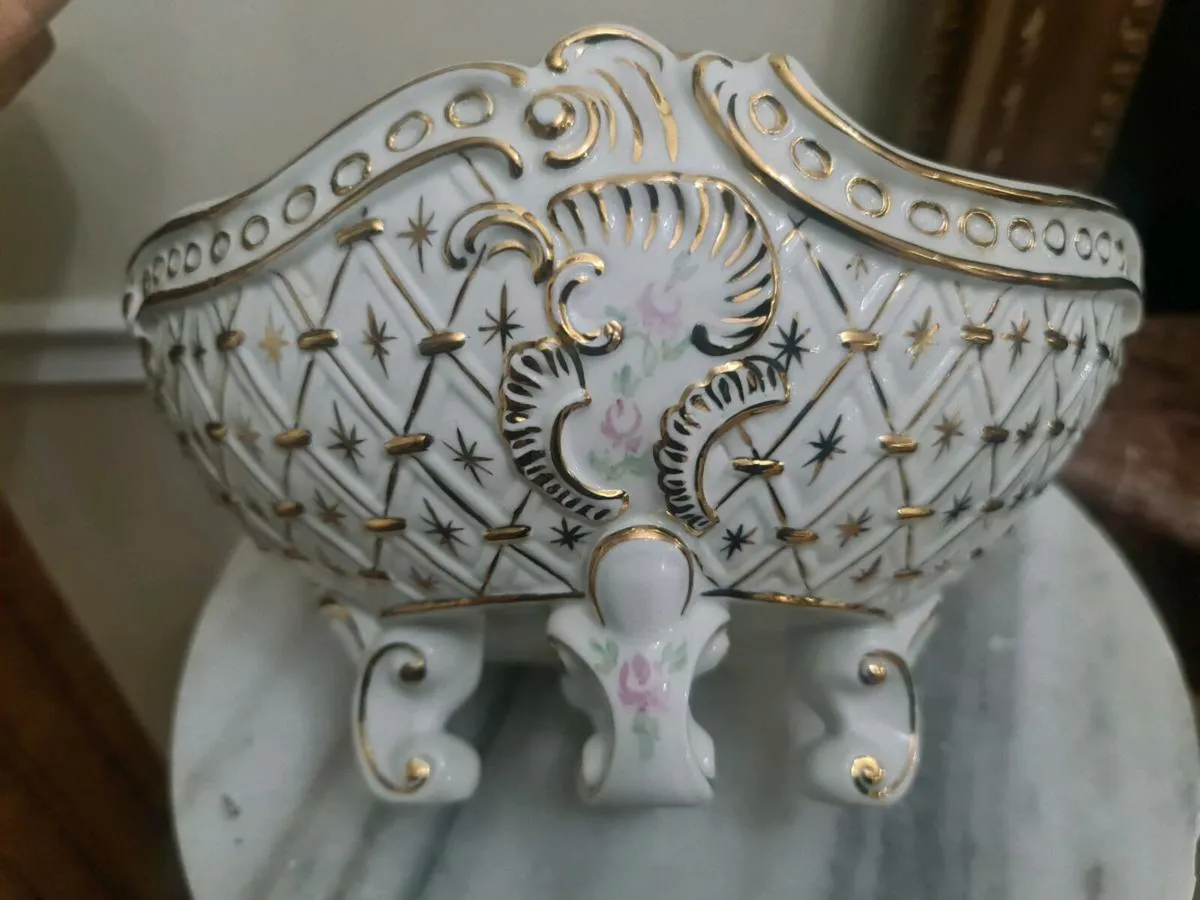 Vintage Irish dresden Centre piece - Image 3