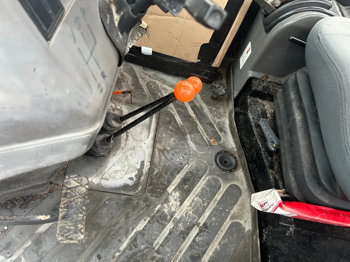 1997 Ford 3930 2wd - Image 3