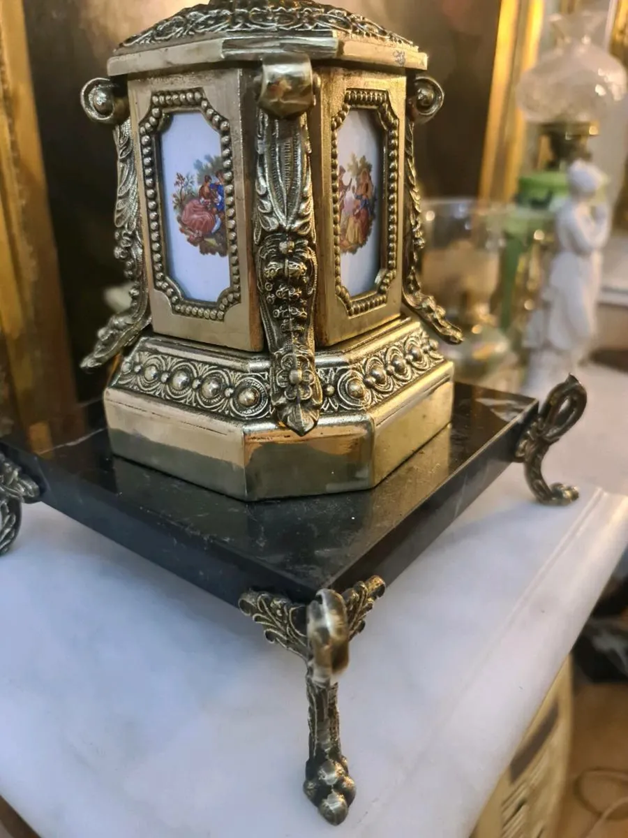 Classical vintage lamp SHIPPING AVAILABLE - Image 2