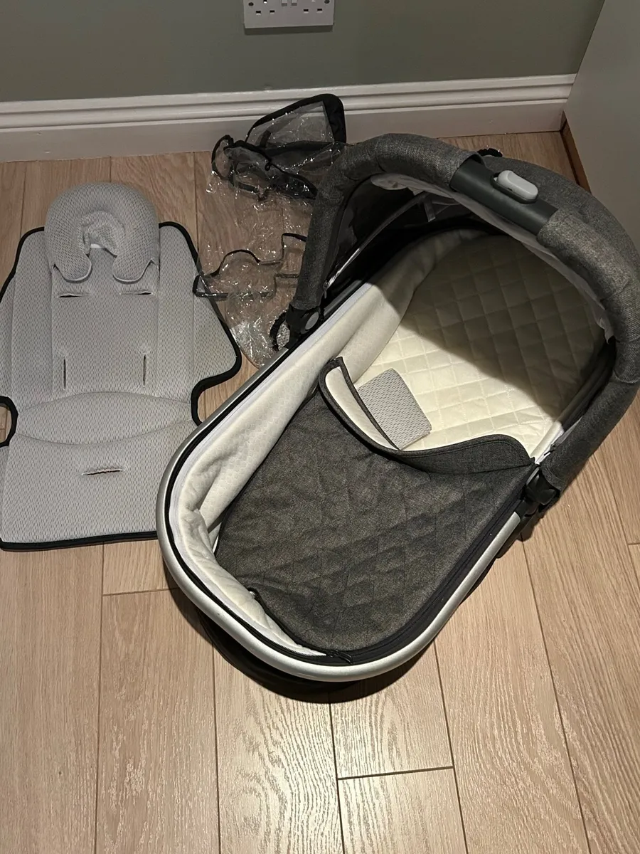 Uppababy Buggy  (bassinet option also included) - Image 2