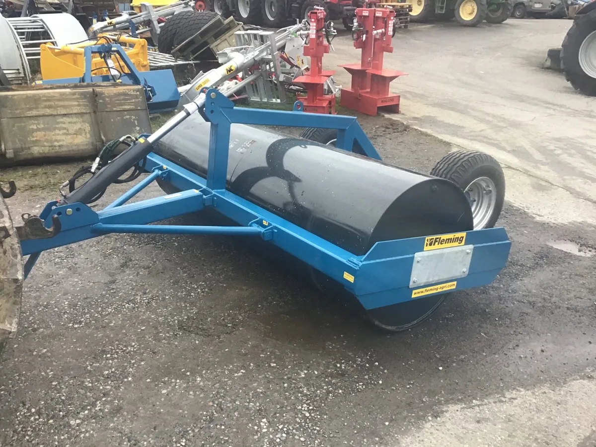 Fleming 9ft Roller on Wheels - Image 1
